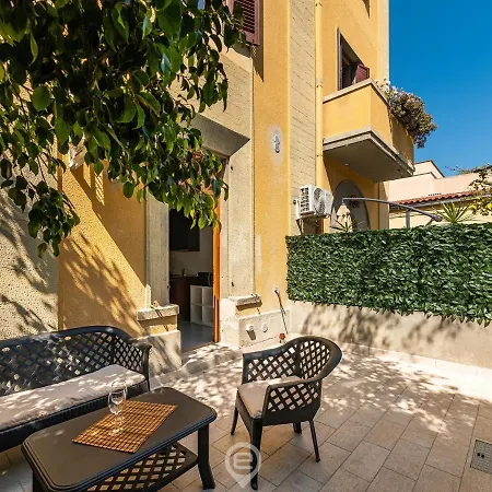 Michela's - Great Location In The Cagliari